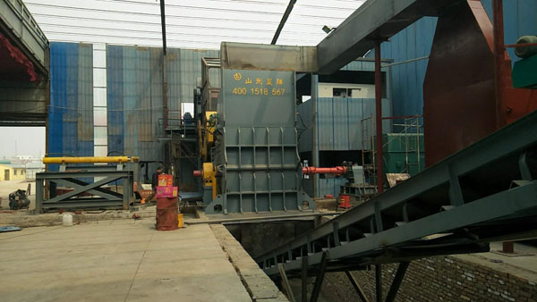 廢鋼粉碎現(xiàn)場